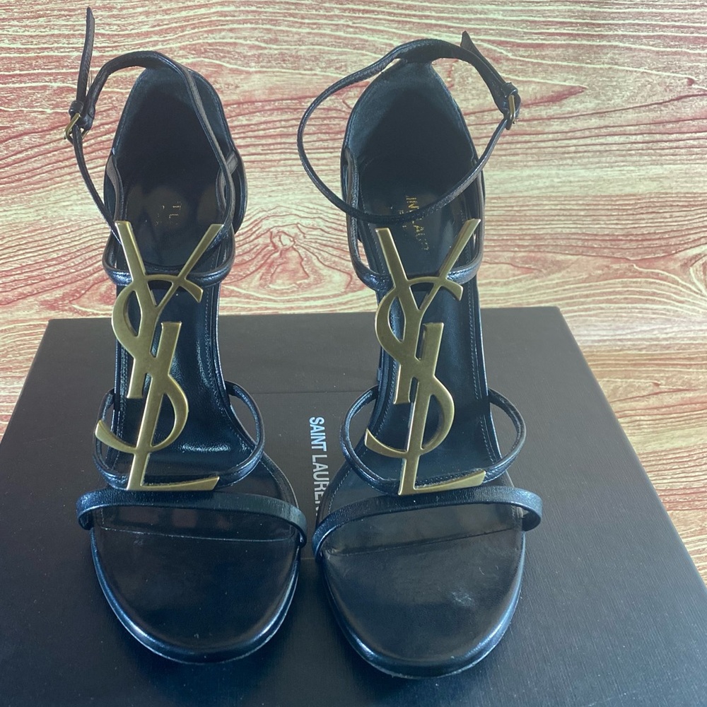**sold sold**Yves Saint Laurent CASSANDRA SANDALS IN Smooth LEATHER